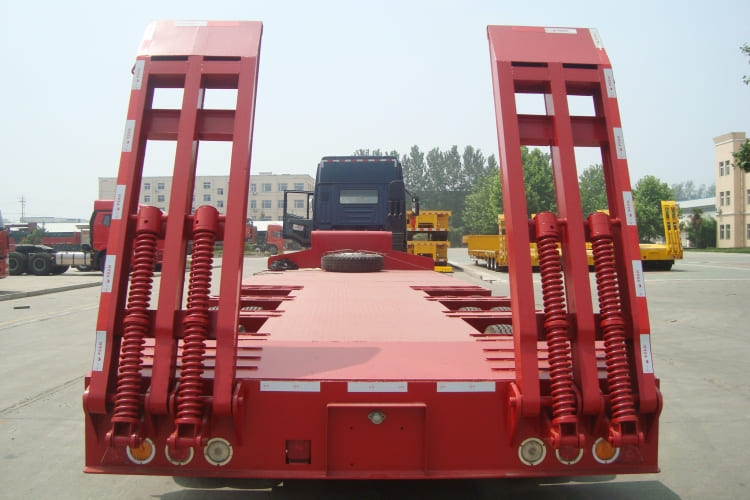 3 Axles 50t Heavy Duty Lowbed Semi Trailer for Sale in Madagascar
